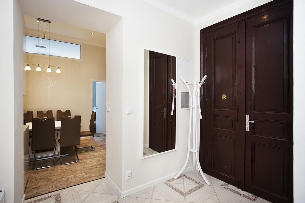 شقة Celebration Flat By Ruterra براغ الغرفة الصورة